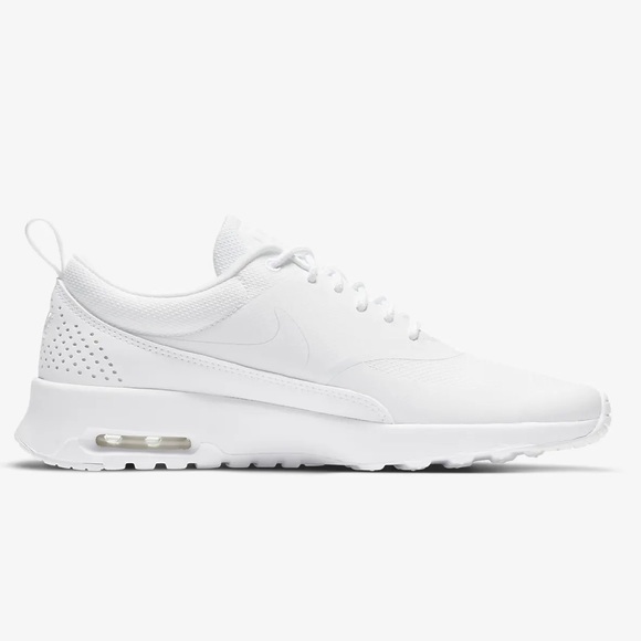 Women’s size 6 white Nike AirMax sneakers - Picture 2 of 7